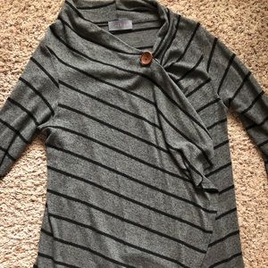 Cross over lightweight sweater.